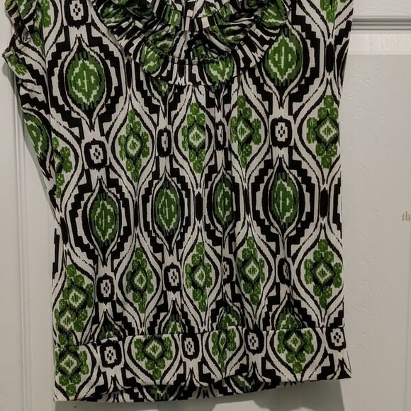 HeartSoul green black white print top Sz L NWOT - Picture 2 of 6